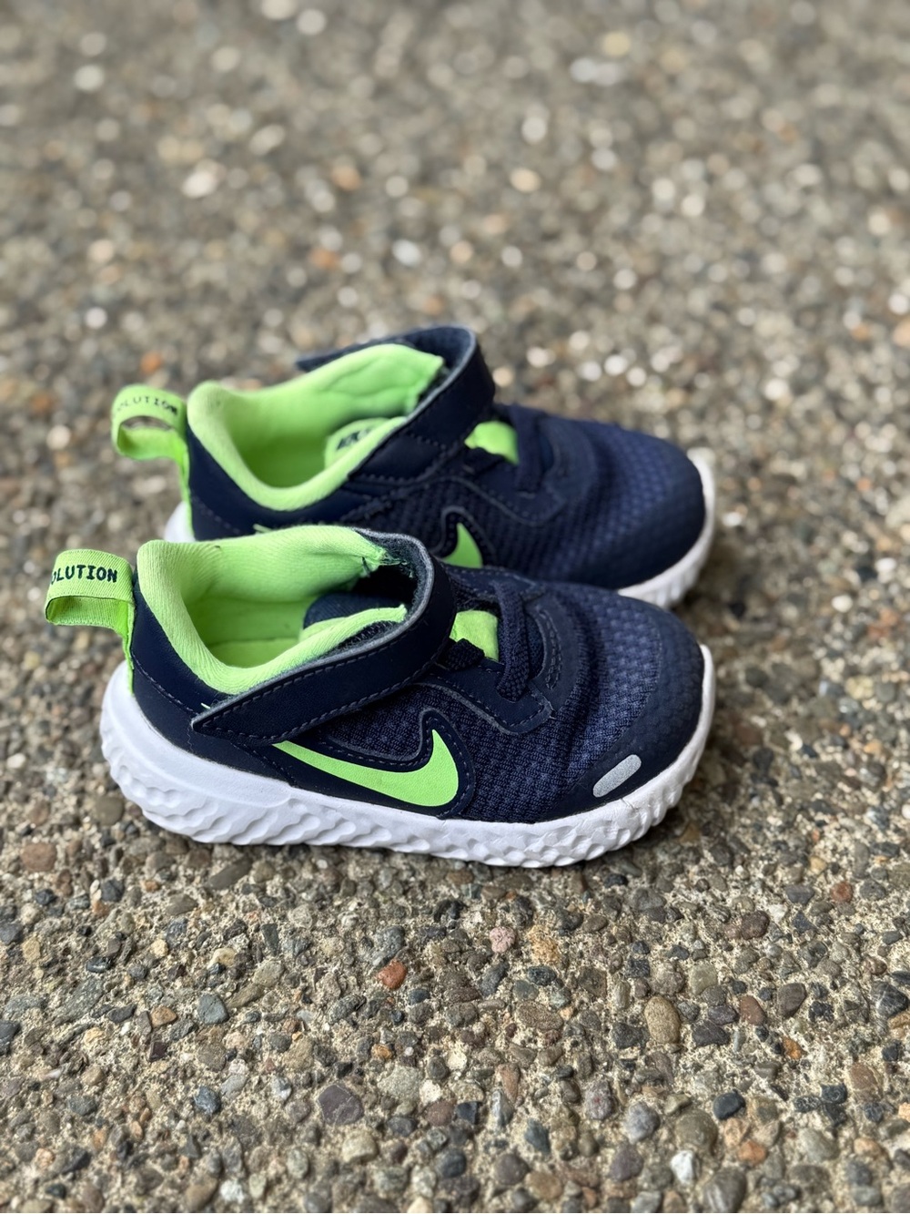 Nike Kids Navy and Lime Green Sneakers